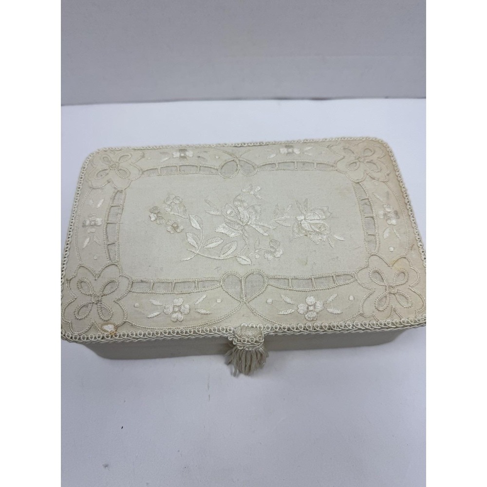 VTG Cottagecore Lace Embroidered Cream Jewelry Box with Mirror‎ Trinket
